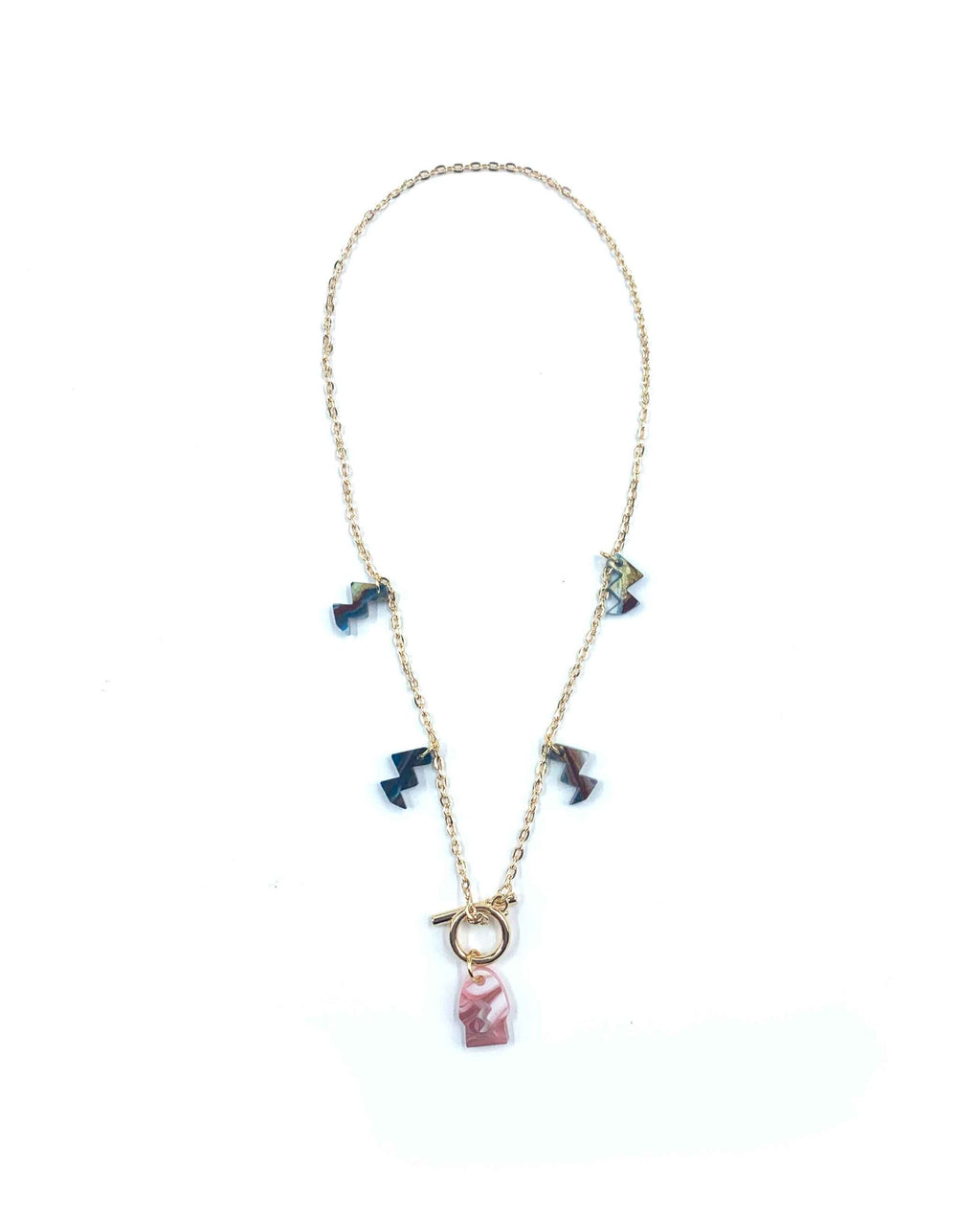Collar Celeste con colgante rosa y detalles geométricos