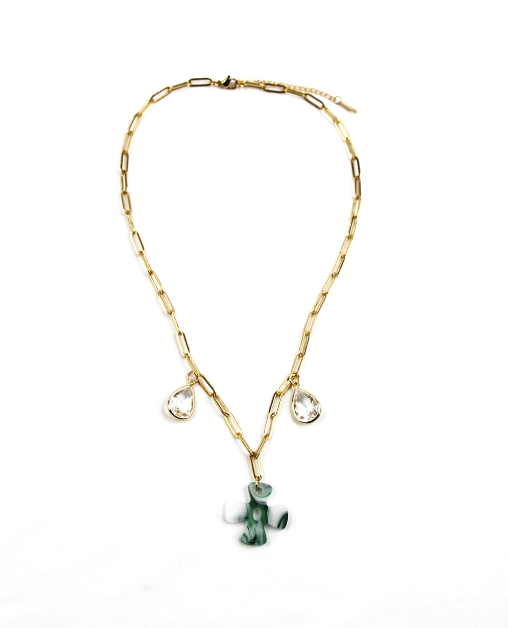 Collar Éden dorado con cruz verde y colgantes decorativos