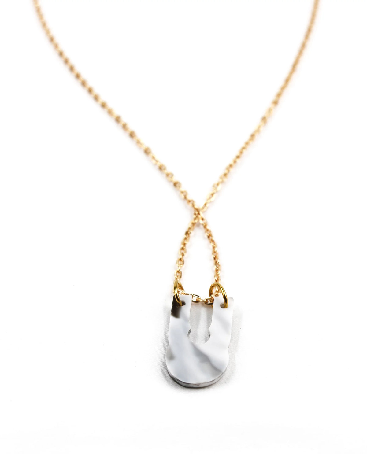 Collar dorado para mujer Nébula con colgante efecto marmolado