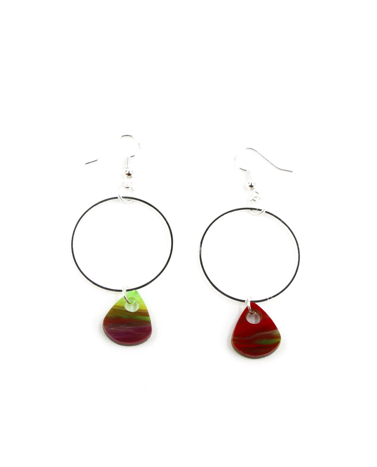 Pendientes de aro plateados Prisma con gotas de resina multicolor
