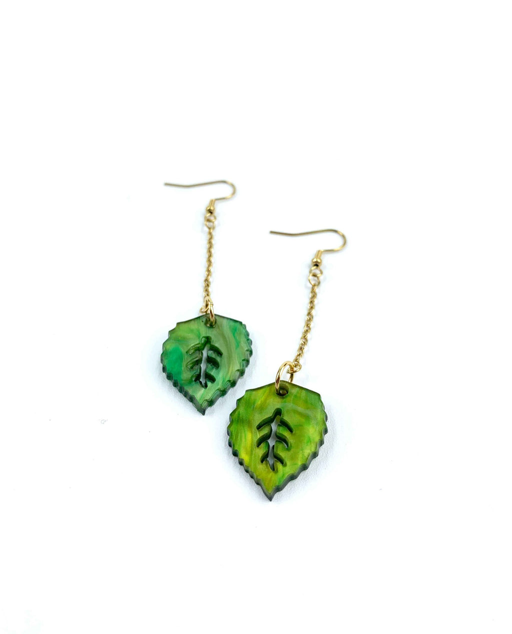 Pendientes Gaia verdes con diseño de hojas colgantes